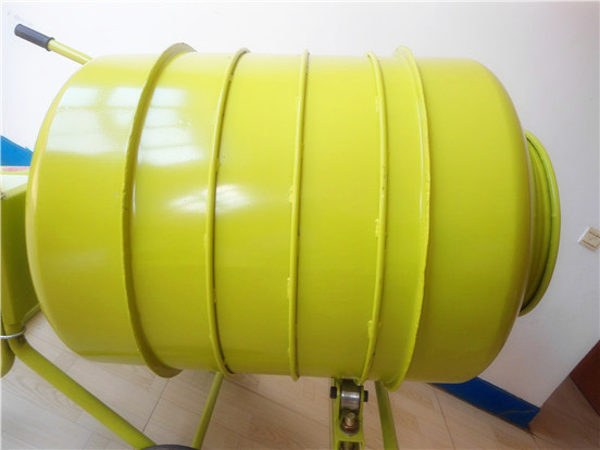 小型攪拌機(jī)滾筒焊接固定條特寫 小型攪拌機(jī)滾筒焊接固定條特寫